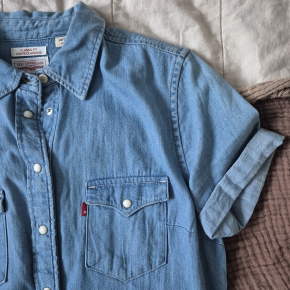 Levi's Light Blue Denim Short Sleeve Button-Down Shirt - Picture 3 of 3